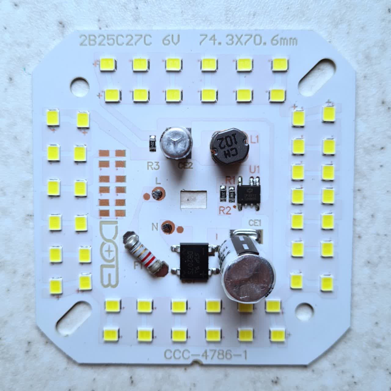 چیپ ال ای دی 50 وات  ماژول دی او بی سی سی سی 2خازنه رنگ سفید  مهتابی مناسب جهت تعمیرلامپ.  chip led dob 50w ccc 220v