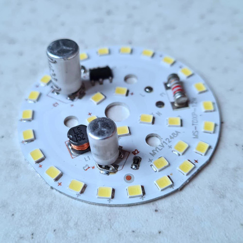 چیپ ال ای دی 12 وات ماژول دی او بی خازن دار رنگ سفید  مهتابی مناسب جهت تعمیر لامپ